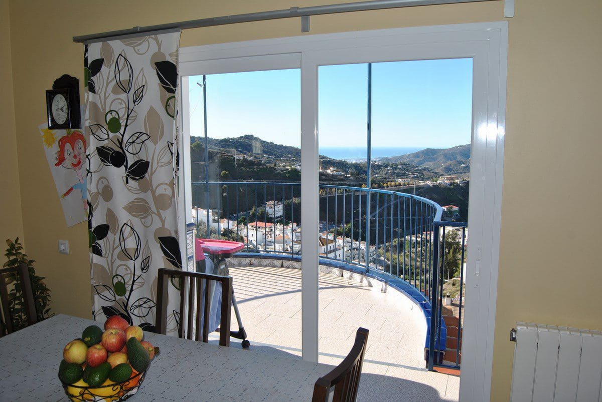 3 bedroom Townhouse for sale in Competa with garage - € 395,000 (Ref: 5220456)