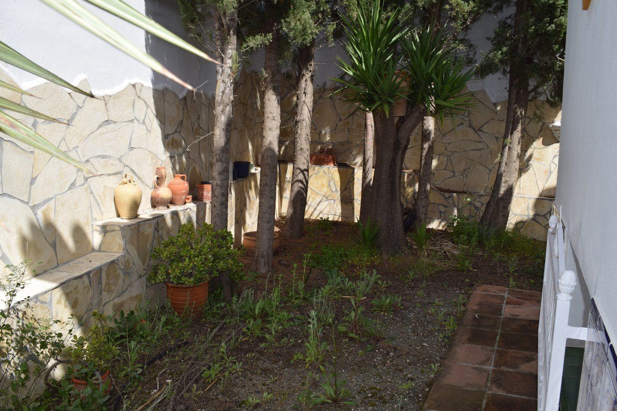 4 soverom Villa til salgs i Caleta de Velez med garasje - € 375 000 (Ref: 5220459)