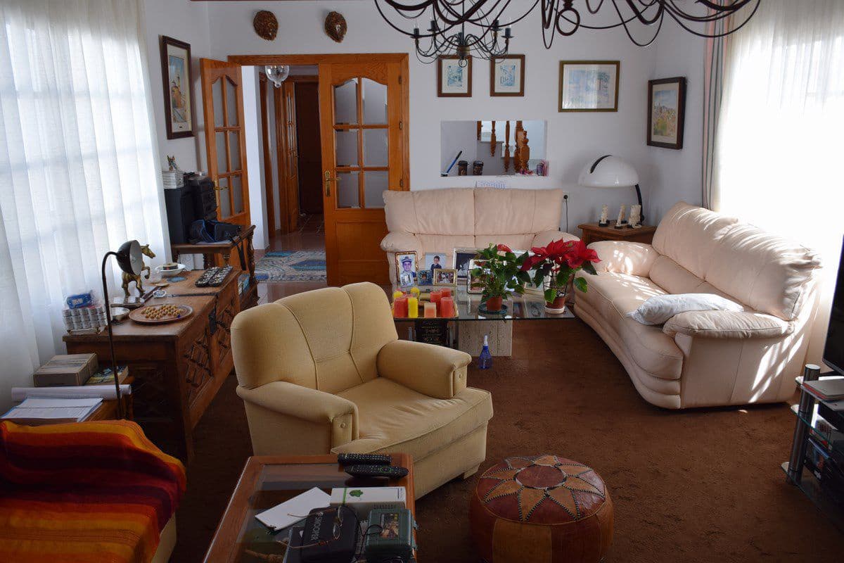 4 soverom Villa til salgs i Caleta de Velez med garasje - € 375 000 (Ref: 5220459)