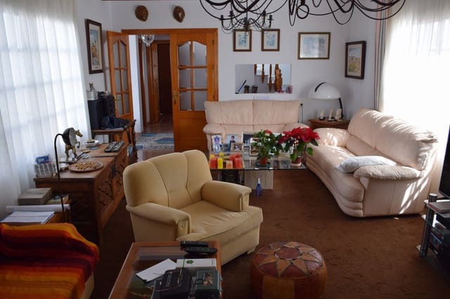 4 slaapkamer Villa te koop in Caleta de Vélez, Vélez-Málaga met garage - € 375.000 (Ref: 5220459)