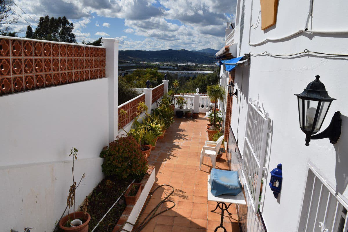 4 soverom Villa til salgs i Caleta de Velez med garasje - € 375 000 (Ref: 5220459)