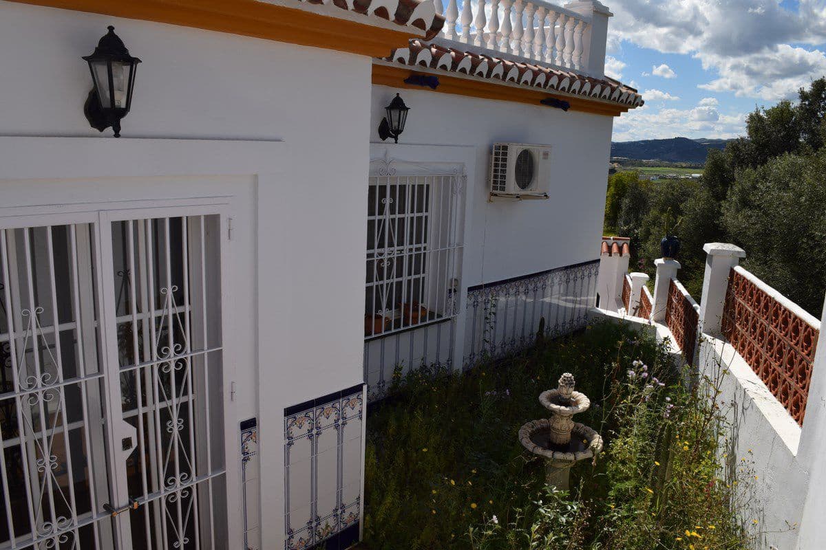 4 soverom Villa til salgs i Caleta de Velez med garasje - € 375 000 (Ref: 5220459)