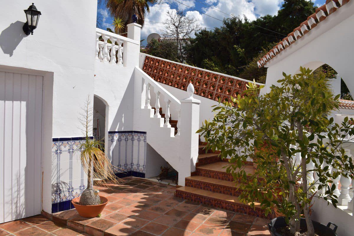 4 soverom Villa til salgs i Caleta de Velez med garasje - € 375 000 (Ref: 5220459)