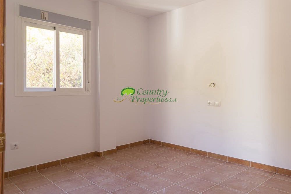 3 soverom Hus til salgs i Competa med garasje - € 189 000 (Ref: 5656696)