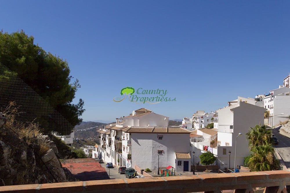 3 soverom Hus til salgs i Competa med garasje - € 189 000 (Ref: 5656696)