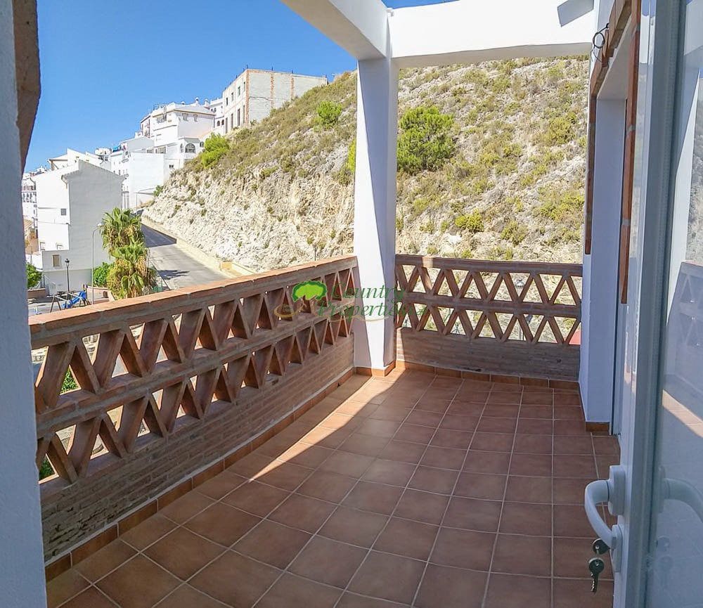 3 soverom Hus til salgs i Competa med garasje - € 189 000 (Ref: 5656696)