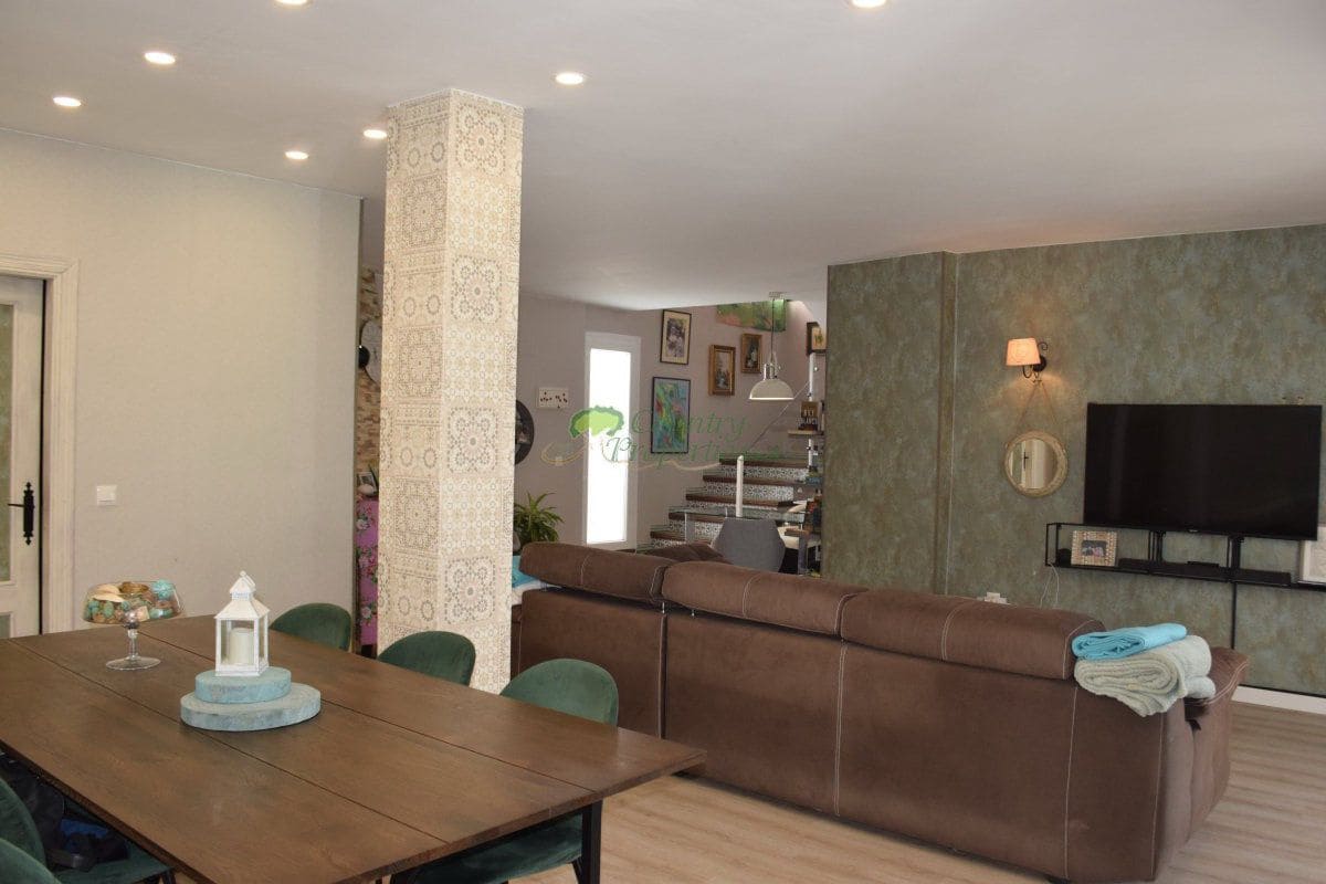 Casa de 4 habitaciones en Cómpeta en venta - 365.000 € (Ref: 6317577)