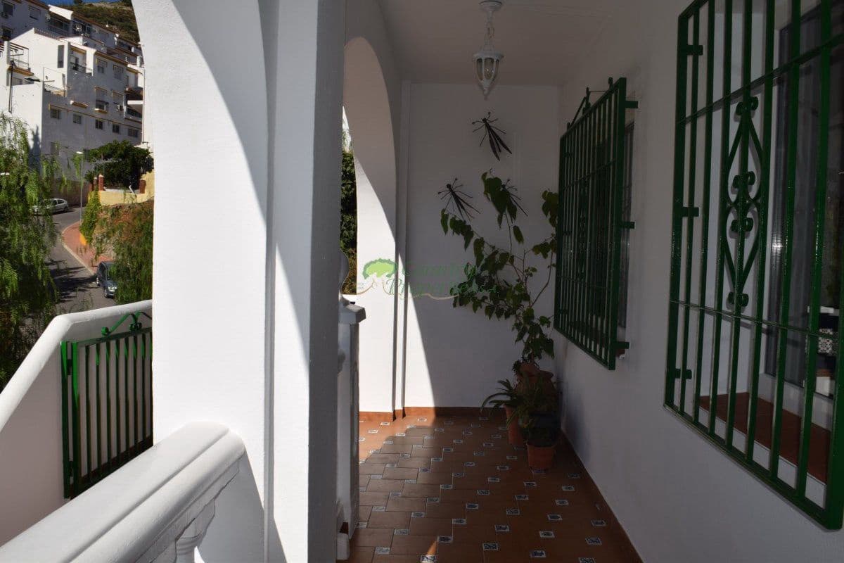 Casa de 4 habitaciones en Cómpeta en venta - 365.000 € (Ref: 6317577)