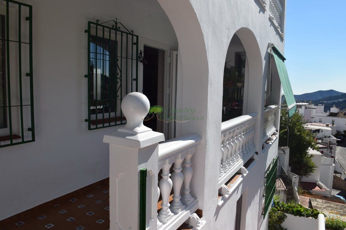 Casa de 4 habitaciones en Cómpeta en venta - 365.000 € (Ref: 6317577)