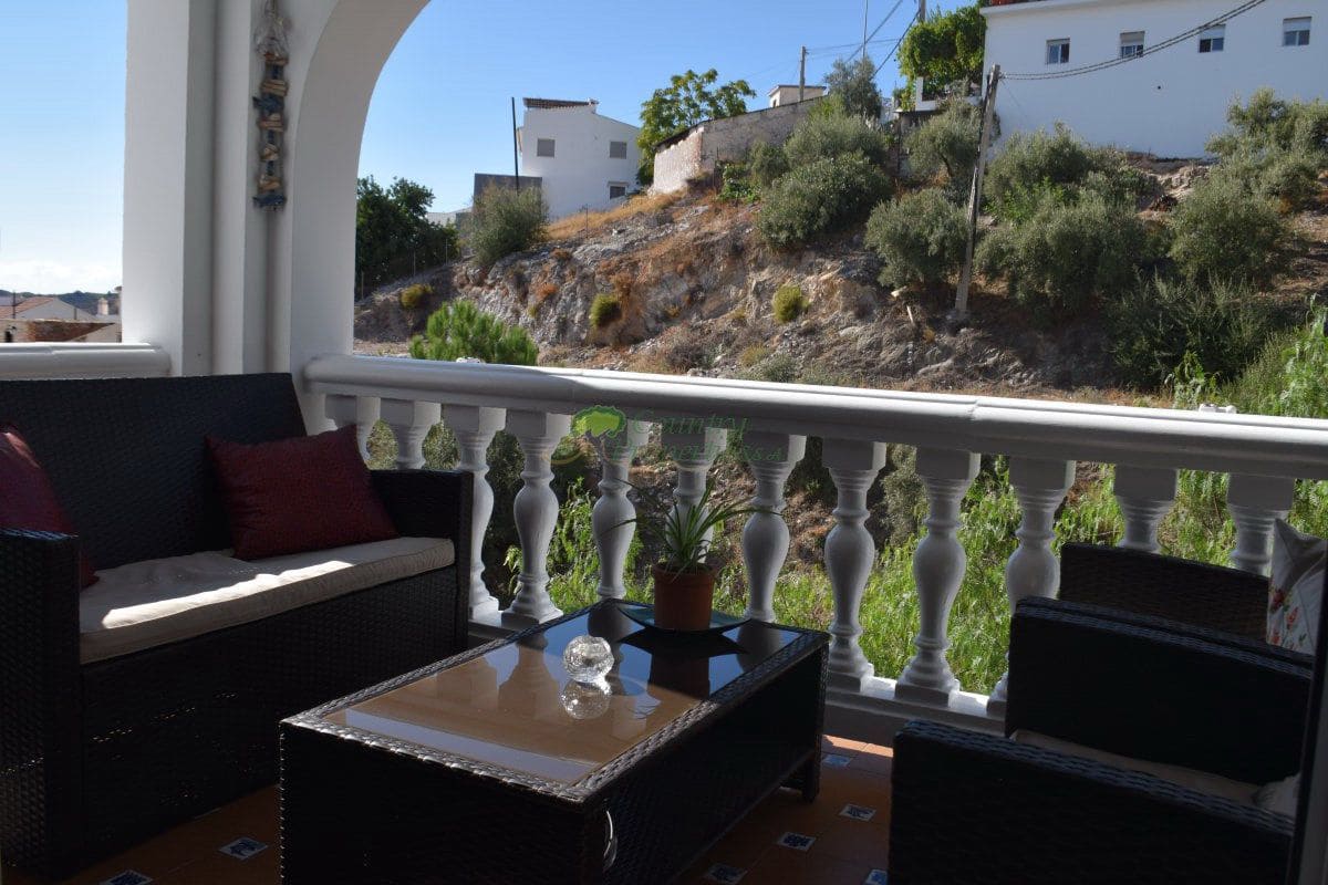 Casa de 4 habitaciones en Cómpeta en venta - 365.000 € (Ref: 6317577)