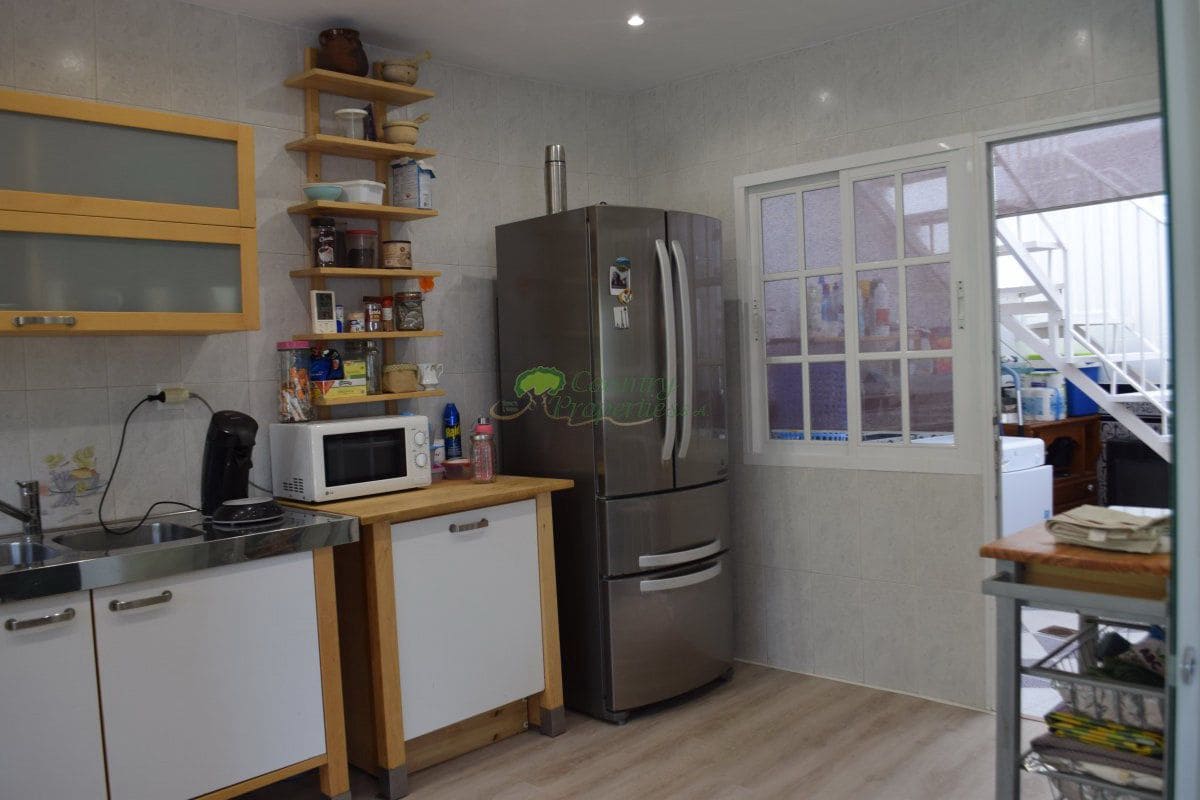 Casa de 4 habitaciones en Cómpeta en venta - 365.000 € (Ref: 6317577)