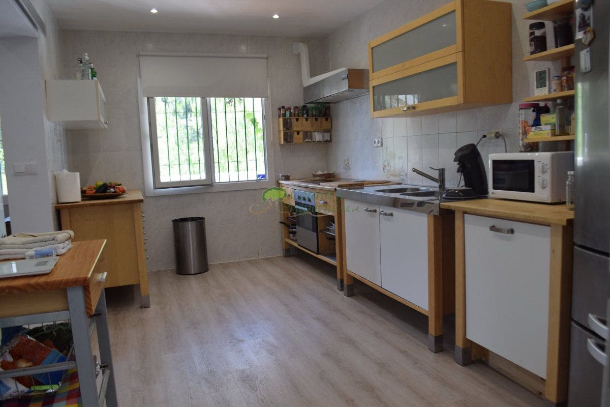 Casa de 4 habitaciones en Cómpeta en venta - 365.000 € (Ref: 6317577)