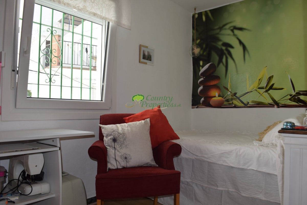 Casa de 4 habitaciones en Cómpeta en venta - 365.000 € (Ref: 6317577)