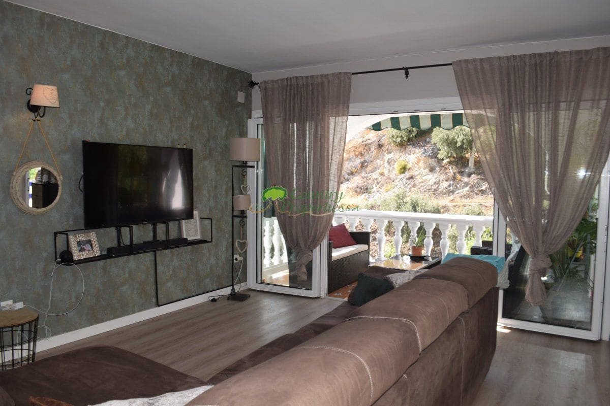 Casa de 4 habitaciones en Cómpeta en venta - 365.000 € (Ref: 6317577)