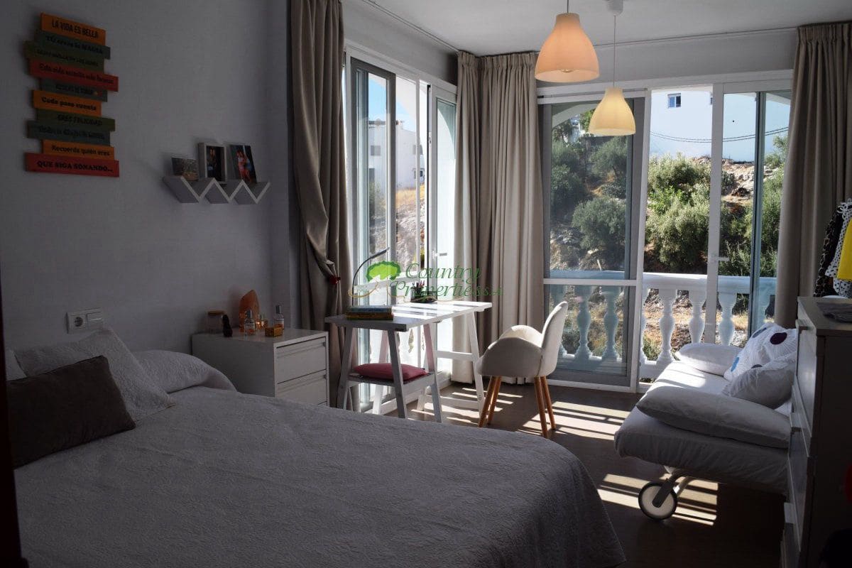 Casa de 4 habitaciones en Cómpeta en venta - 365.000 € (Ref: 6317577)