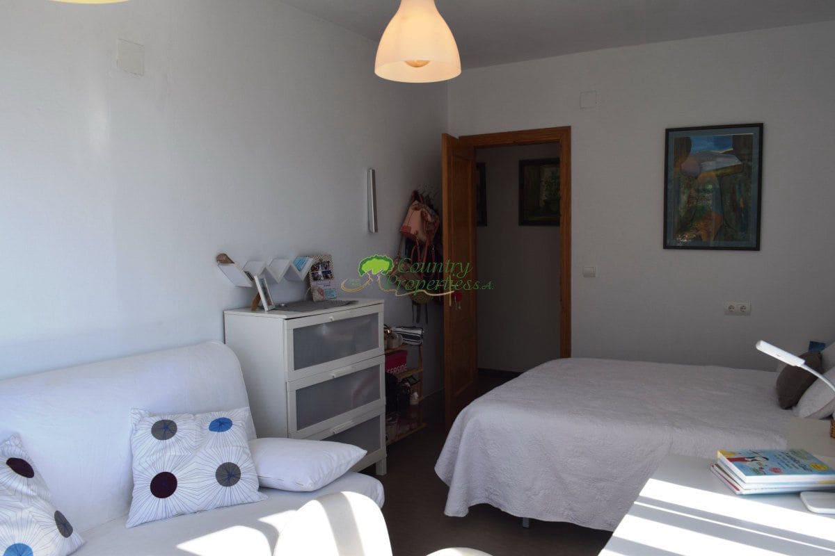 Casa de 4 habitaciones en Cómpeta en venta - 365.000 € (Ref: 6317577)