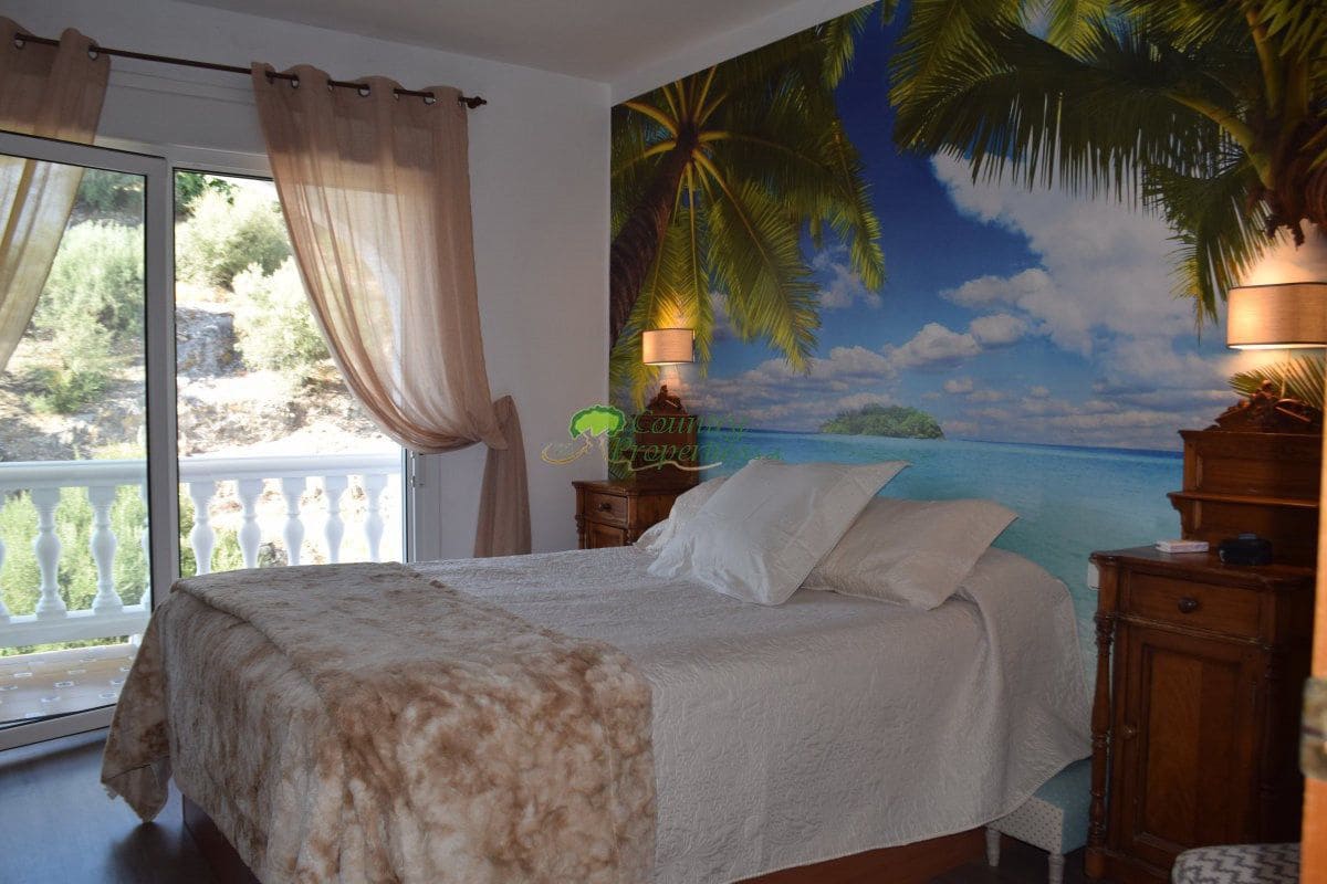 Casa de 4 habitaciones en Cómpeta en venta - 365.000 € (Ref: 6317577)