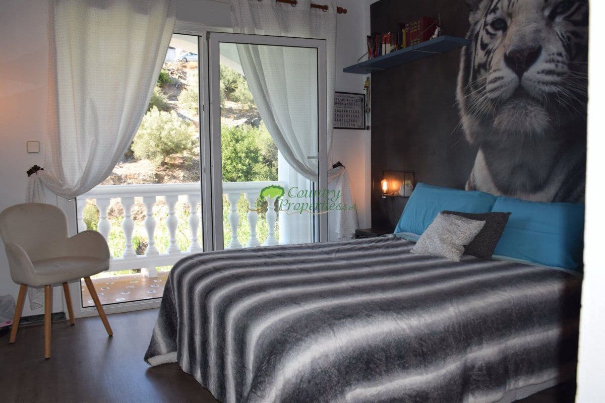 Casa de 4 habitaciones en Cómpeta en venta - 365.000 € (Ref: 6317577)