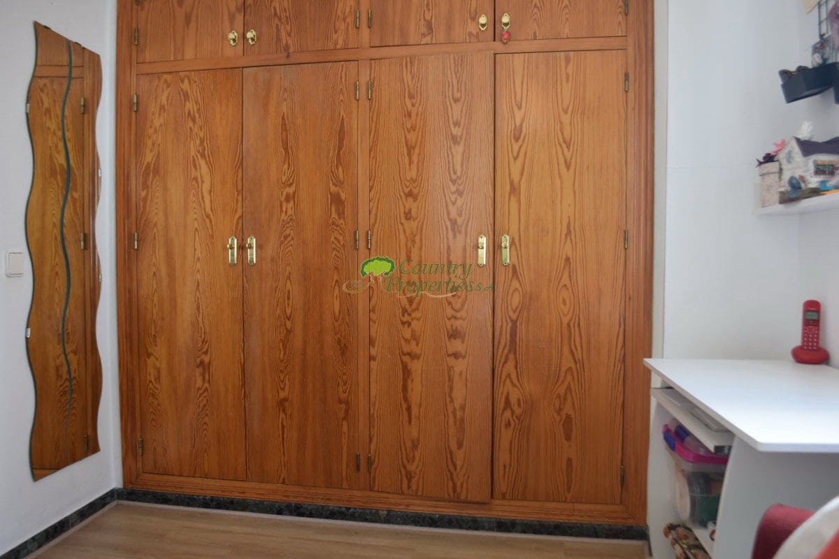 Casa de 4 habitaciones en Cómpeta en venta - 365.000 € (Ref: 6317577)