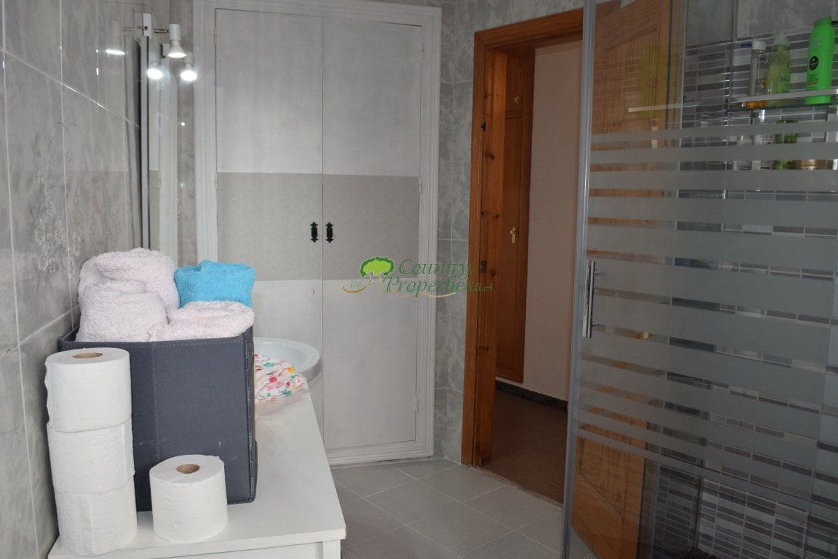 Casa de 4 habitaciones en Cómpeta en venta - 365.000 € (Ref: 6317577)