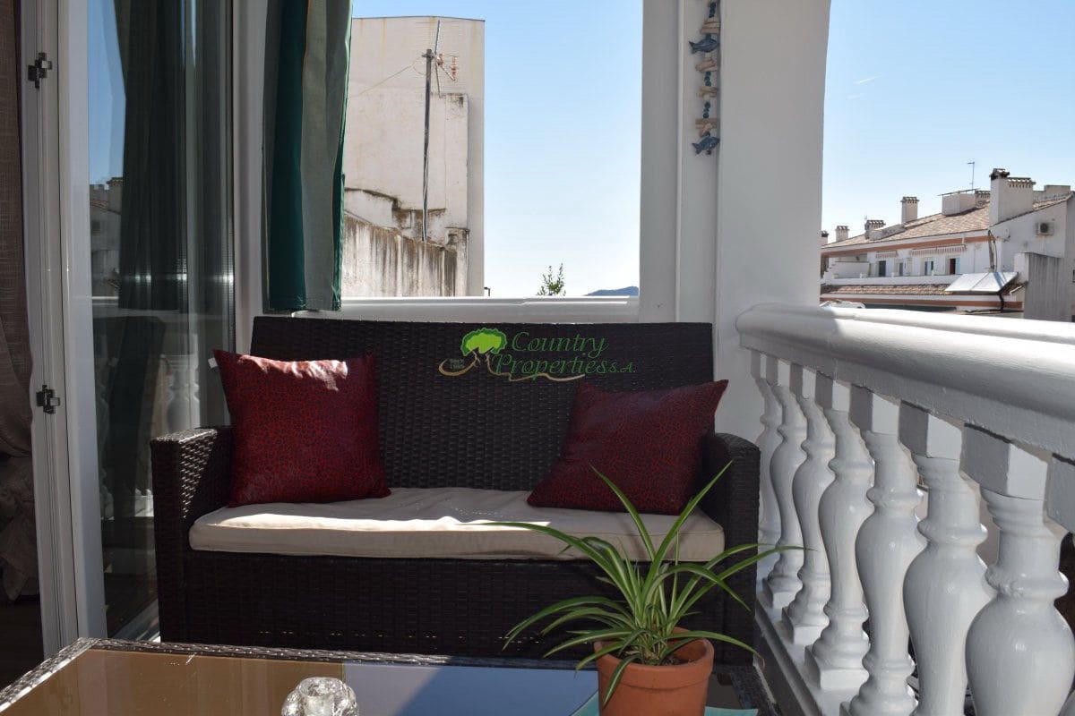 Casa de 4 habitaciones en Cómpeta en venta - 365.000 € (Ref: 6317577)