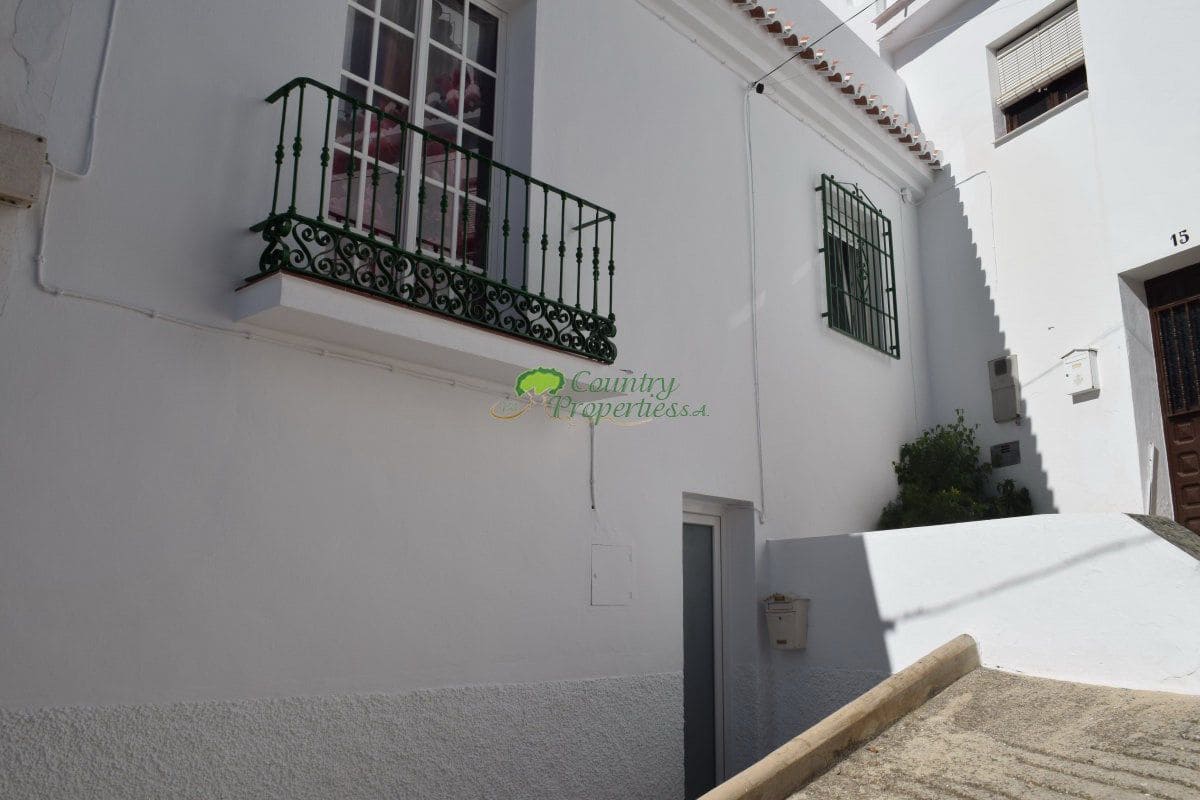Casa de 4 habitaciones en Cómpeta en venta - 365.000 € (Ref: 6317577)