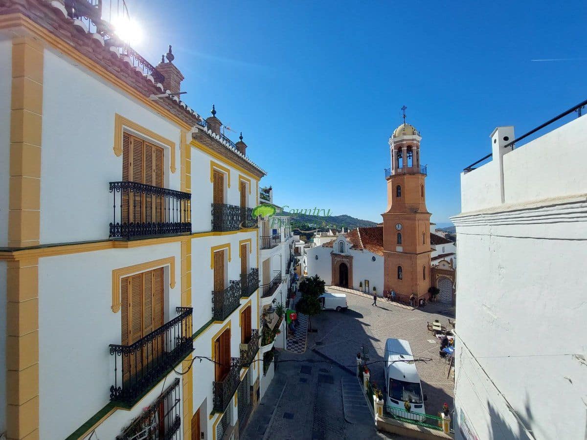 Casa de 7 habitaciones en Cómpeta en venta - 210.000 € (Ref: 6439179)