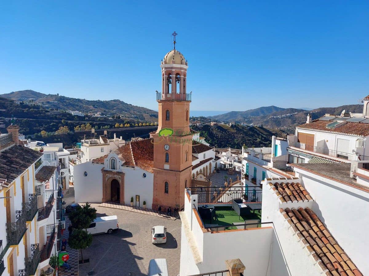 Casa de 7 habitaciones en Cómpeta en venta - 210.000 € (Ref: 6439179)