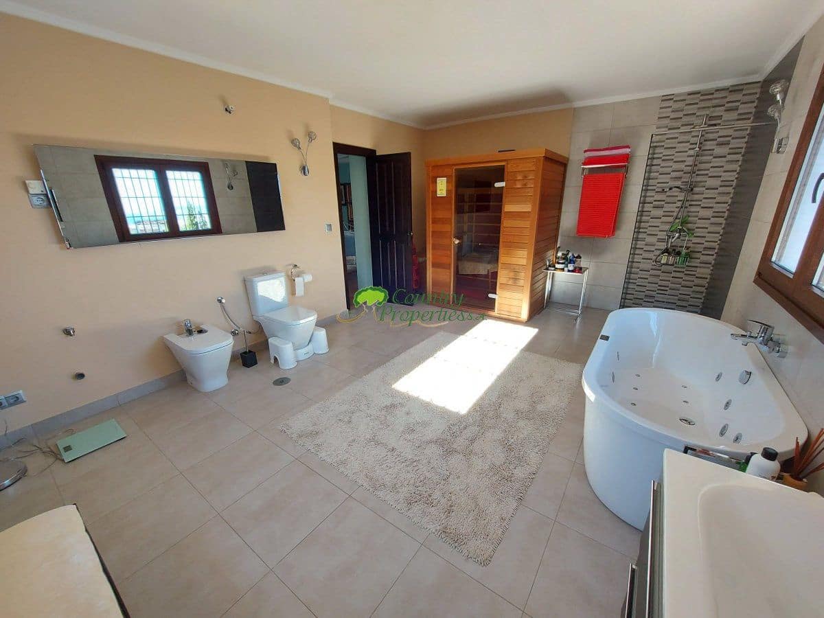 7 sypialnia Finka/Dom wiejski na sprzedaż w Torrox - 880 000 € (Ref: 6611458)