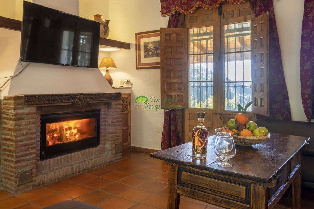 6 Zimmer Finca/Landgut zu verkaufen in Sayalonga - 690.000 € (Ref: 6876691)