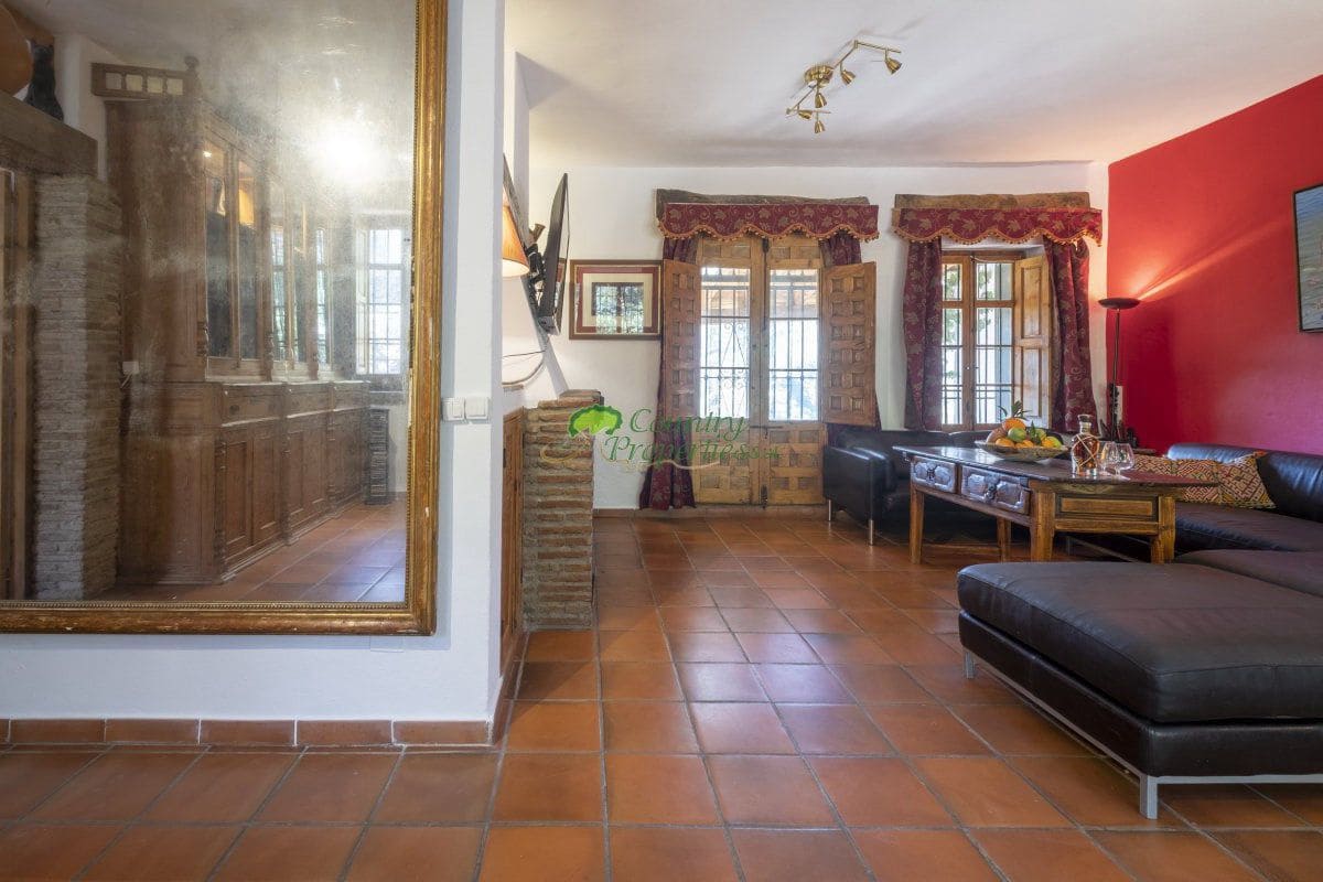 6 Zimmer Finca/Landgut zu verkaufen in Sayalonga - 690.000 € (Ref: 6876691)