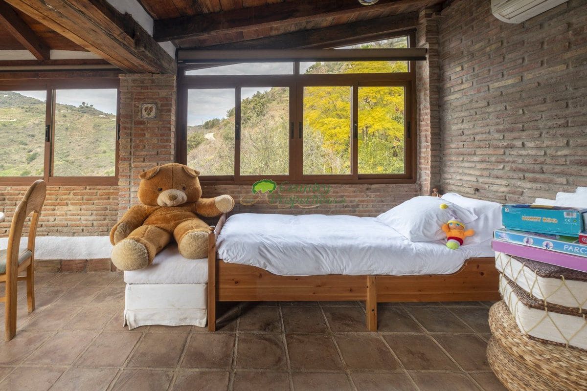 6 Zimmer Finca/Landgut zu verkaufen in Sayalonga - 690.000 € (Ref: 6876691)