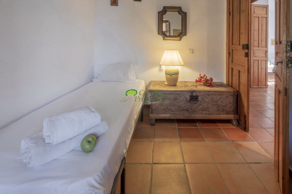 6 Zimmer Finca/Landgut zu verkaufen in Sayalonga - 690.000 € (Ref: 6876691)