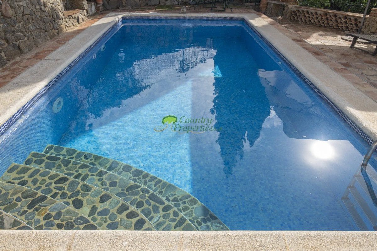 6 Zimmer Finca/Landgut zu verkaufen in Sayalonga - 690.000 € (Ref: 6876691)