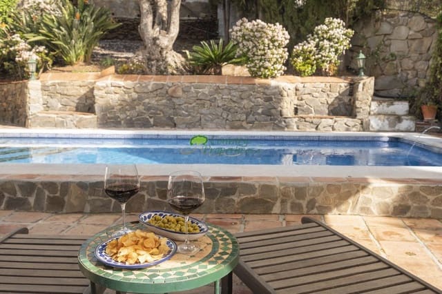 Finca/Casa Rural de 6 habitaciones en Sayalonga en venta - 690.000 € (Ref: 6876691)