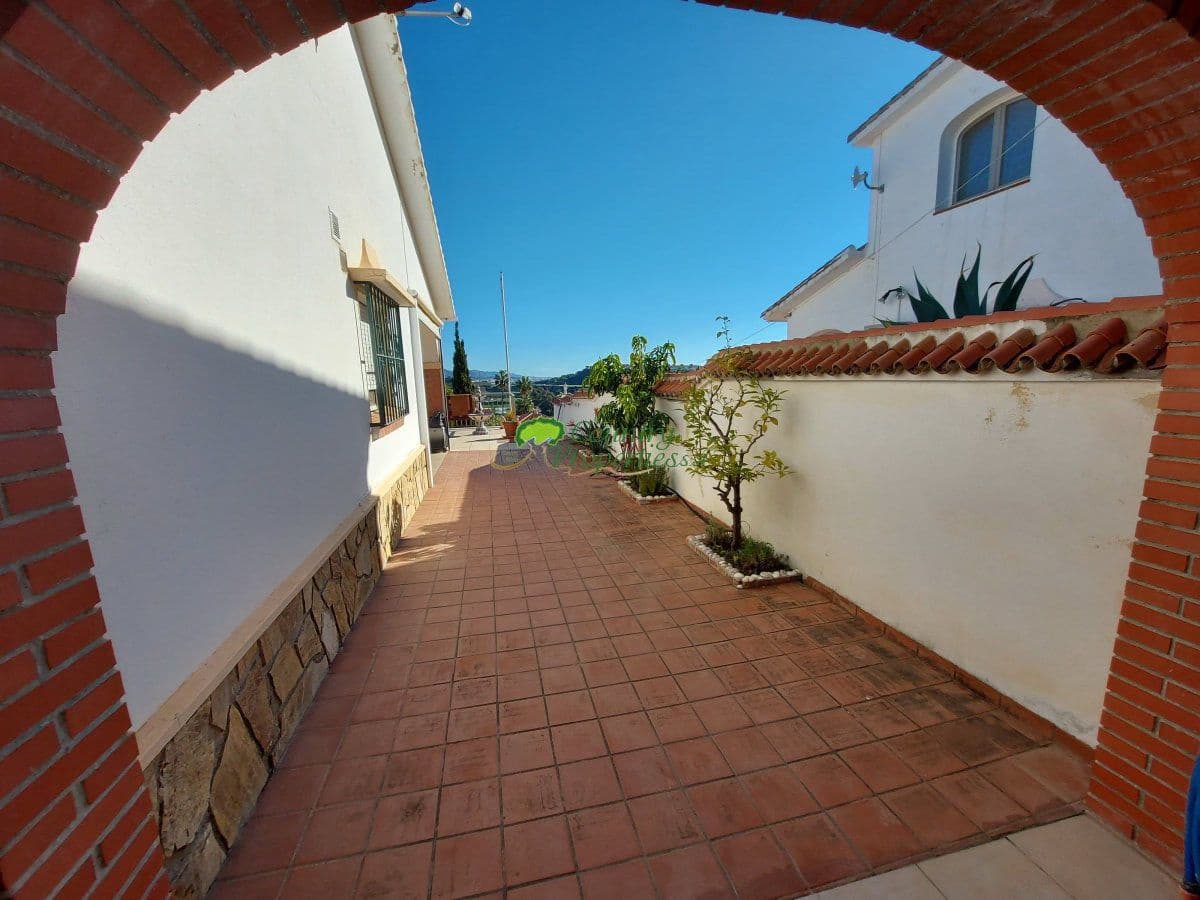 2 soveværelse Villa til salg i Torre del Mar med garage - € 399.000 (Ref: 6917852)