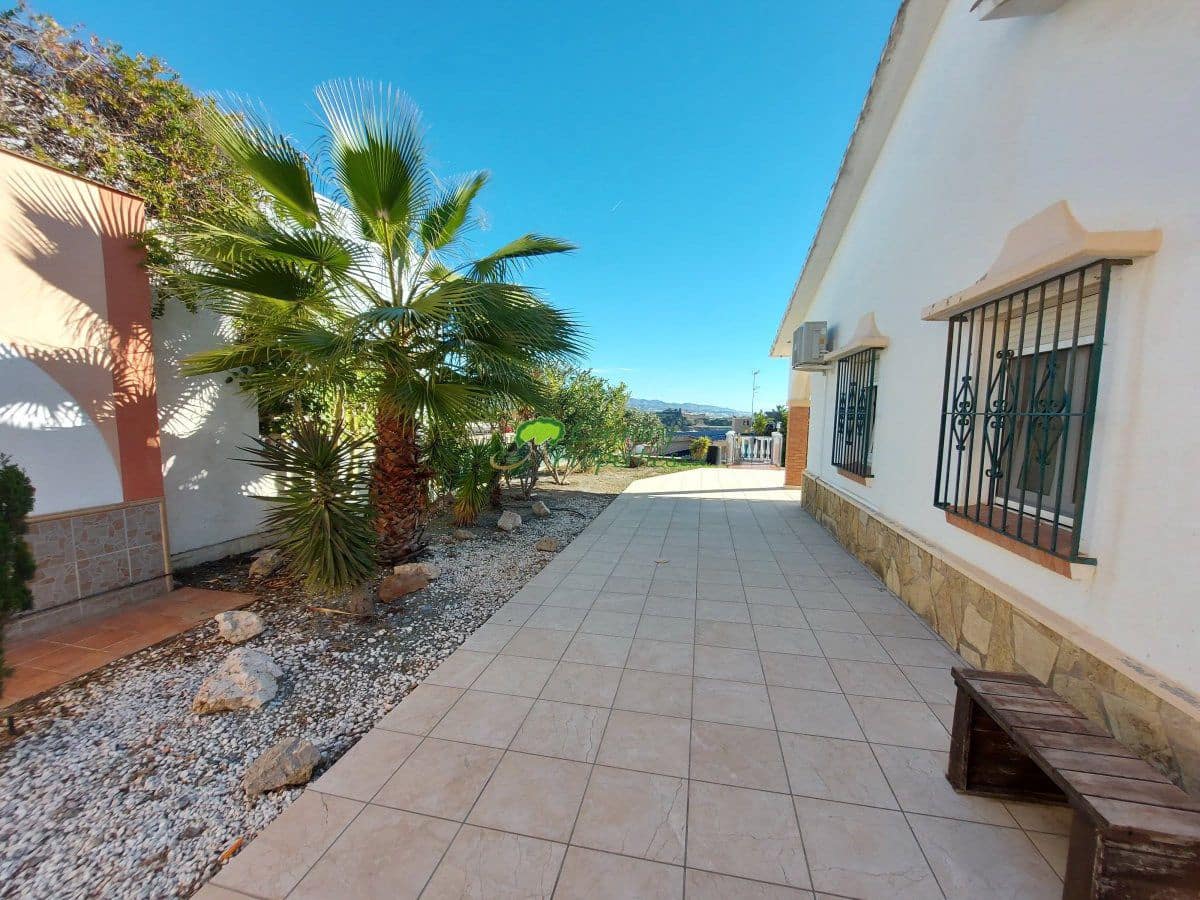 2 soveværelse Villa til salg i Torre del Mar med garage - € 399.000 (Ref: 6917852)