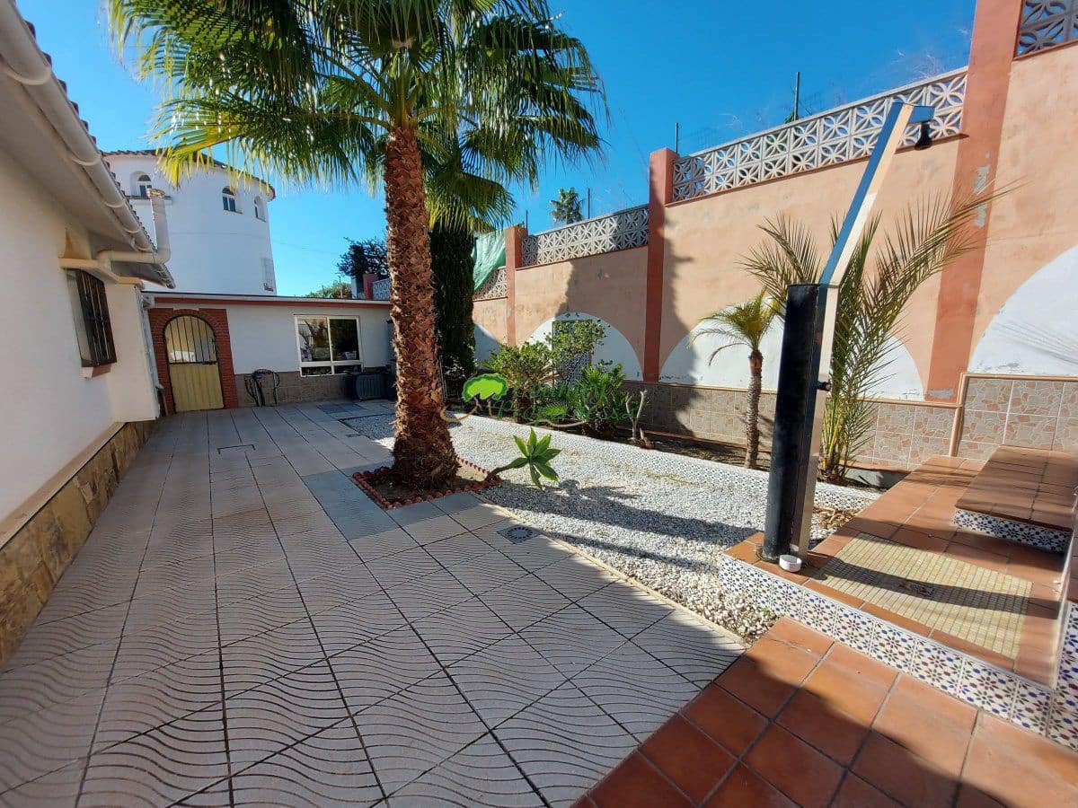 2 soveværelse Villa til salg i Torre del Mar med garage - € 399.000 (Ref: 6917852)