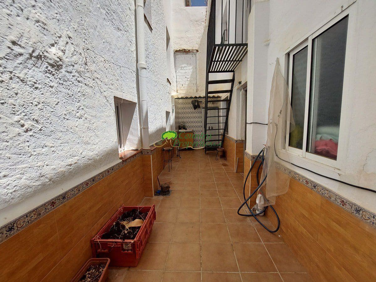 7 sypialnia Dom na sprzedaż w Sayalonga - 180 000 € (Ref: 6997361)