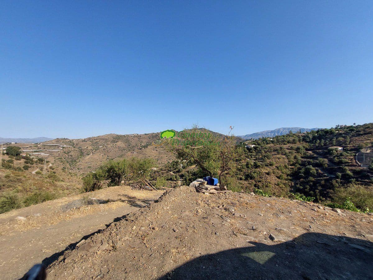 Grunde uden byggetilladelser til salg i Sayalonga - € 126.000 (Ref: 6998809)