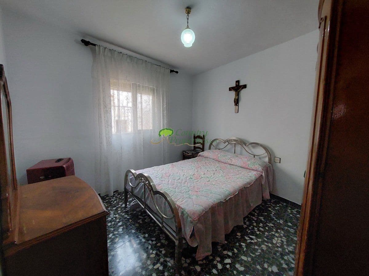 7 soveværelse Byhus til salg i Canillas de Albaida - € 139.950 (Ref: 7076773)