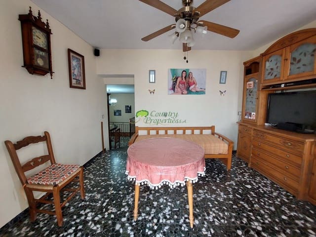 7 soveværelse Byhus til salg i Canillas de Albaida - € 139.950 (Ref: 7076773)