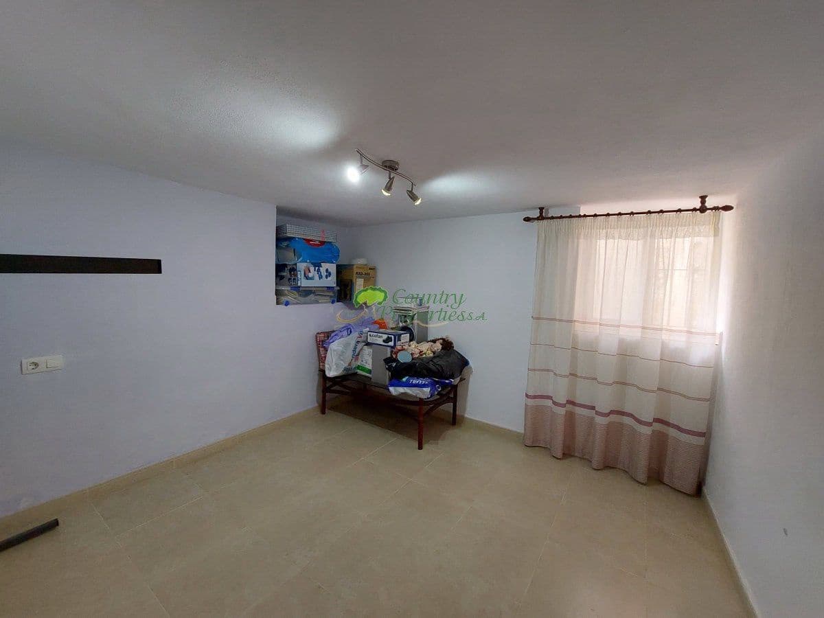 7 soveværelse Byhus til salg i Canillas de Albaida - € 139.950 (Ref: 7076773)