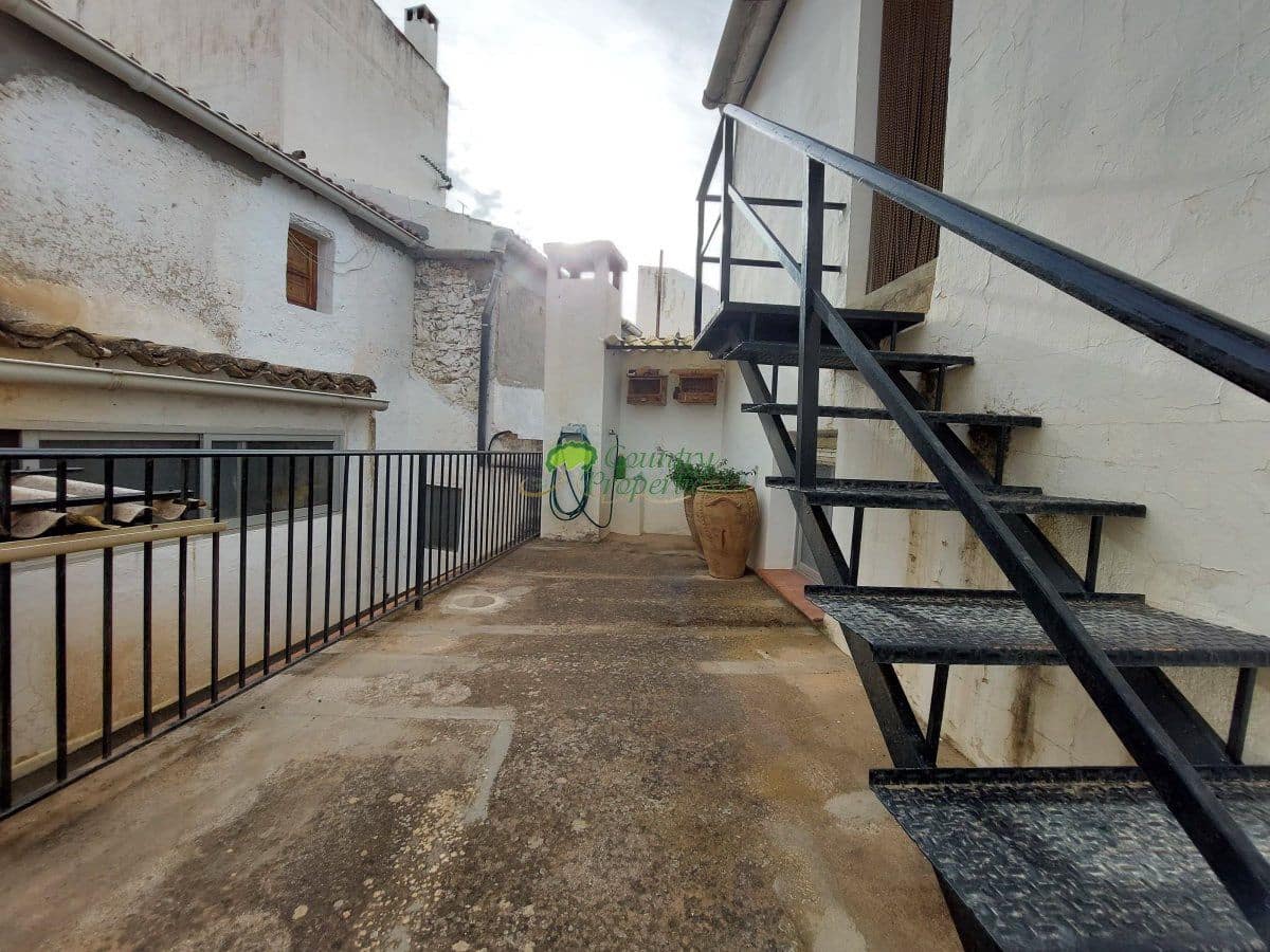 7 soveværelse Byhus til salg i Canillas de Albaida - € 139.950 (Ref: 7076773)