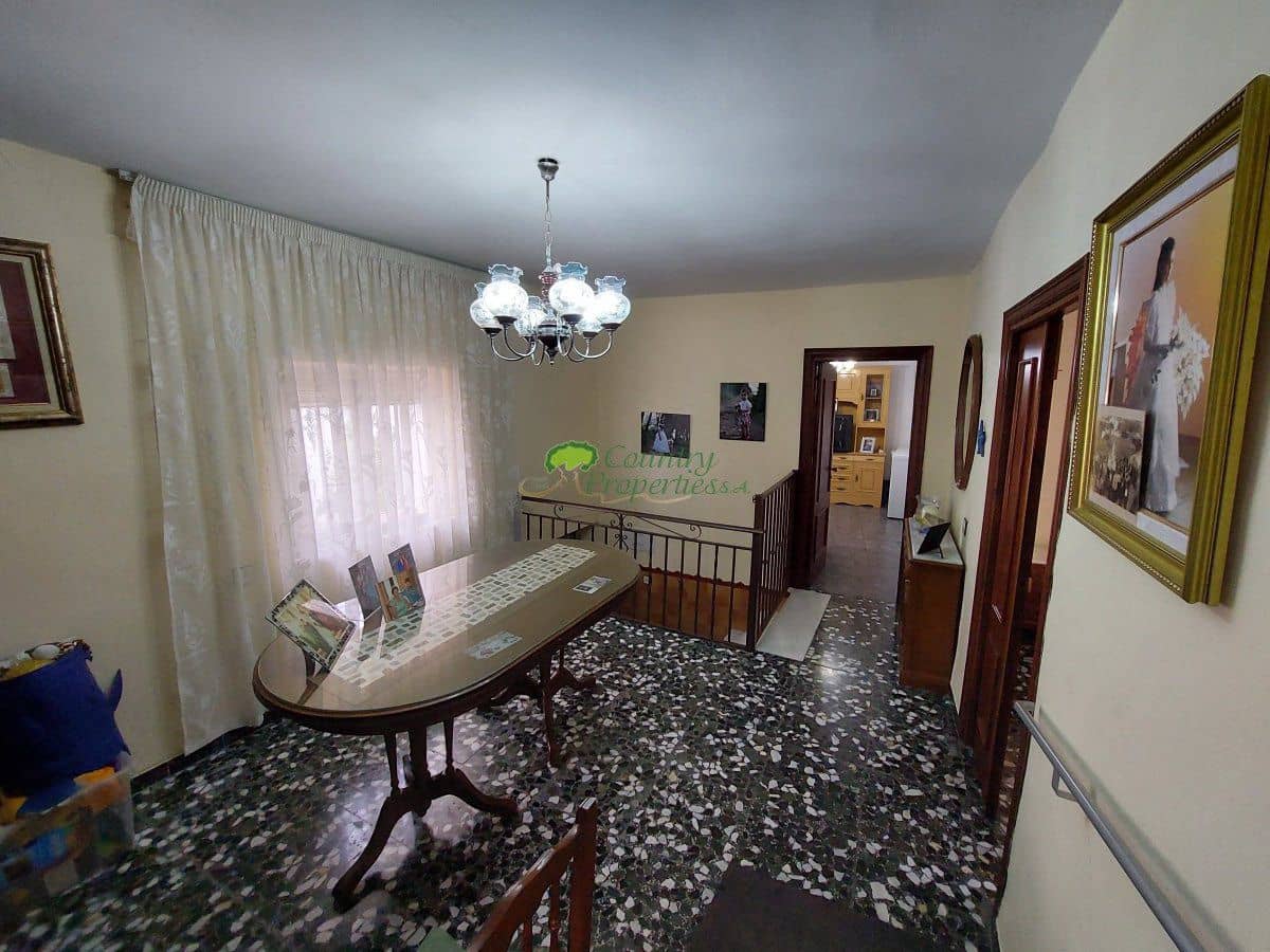 7 soveværelse Byhus til salg i Canillas de Albaida - € 139.950 (Ref: 7076773)