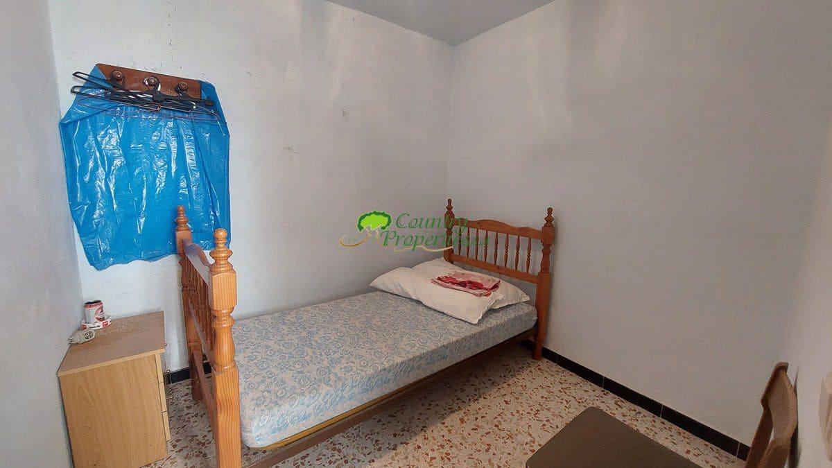 12 soverom Hus til salgs i Canillas de Albaida - € 249 000 (Ref: 7229573)