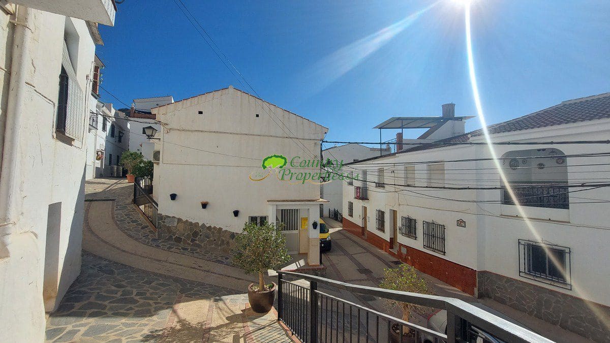 12 soverom Hus til salgs i Canillas de Albaida - € 249 000 (Ref: 7229573)