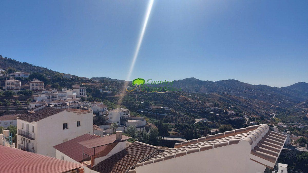 12 soverom Hus til salgs i Canillas de Albaida - € 249 000 (Ref: 7229573)