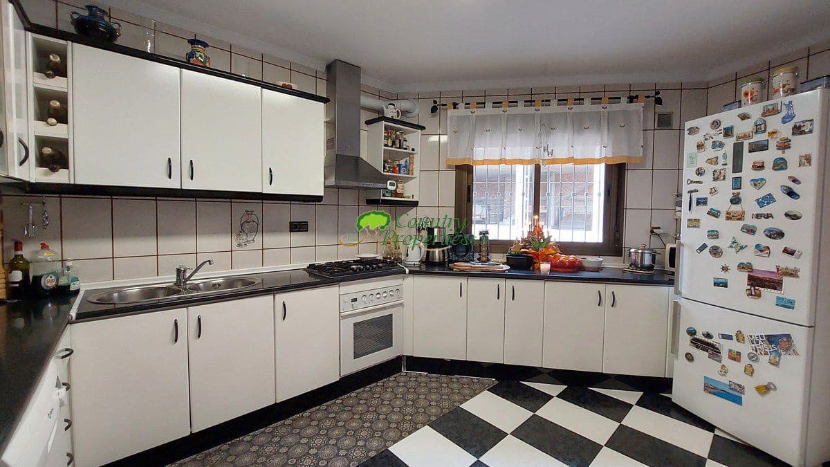 4 sypialnia Dom na sprzedaż w Competa z garażem - 649 000 € (Ref: 7308296)