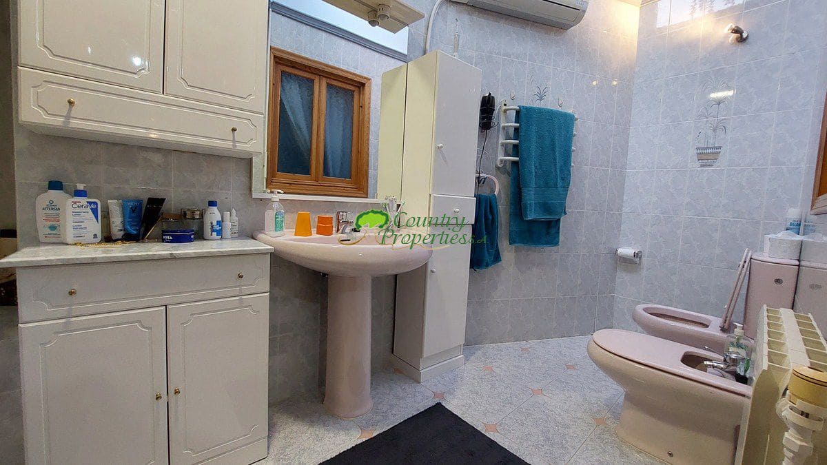 4 sypialnia Dom na sprzedaż w Competa z garażem - 649 000 € (Ref: 7308296)